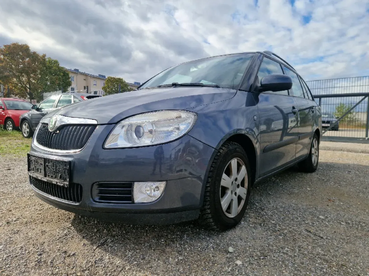 Skoda Fabia 2009 photo 3