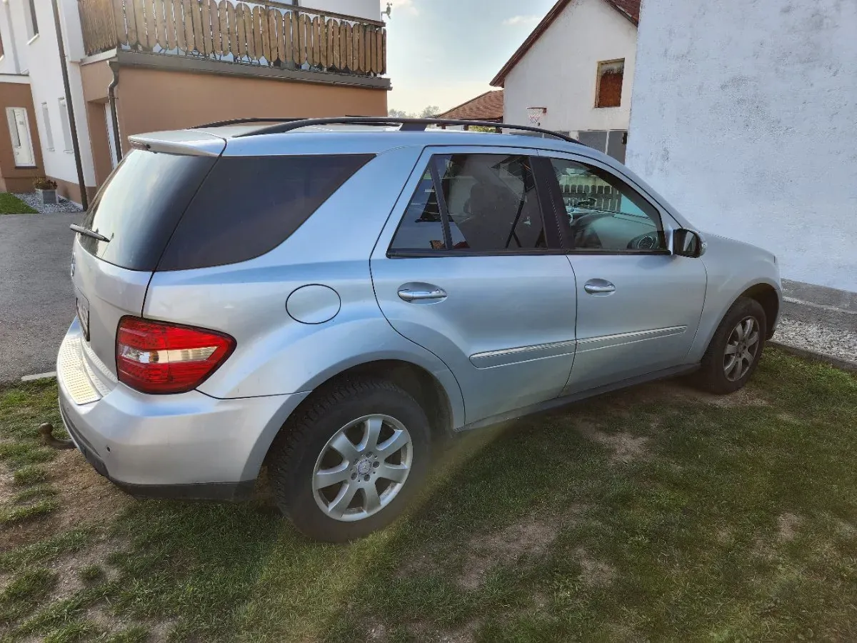 Mercedes-Benz M-Class 2006 photo 2