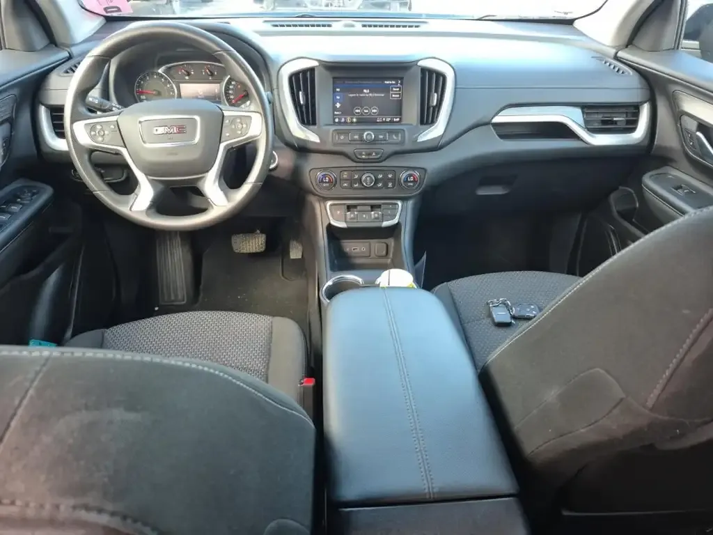 GMC Terrain 2024 photo 2