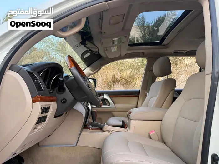 Toyota Land Cruiser 2014 photo 2