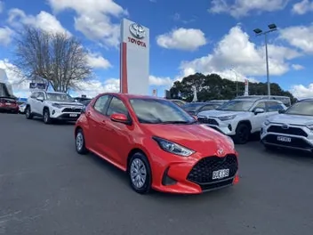 Toyota Yaris 2024 photo 2