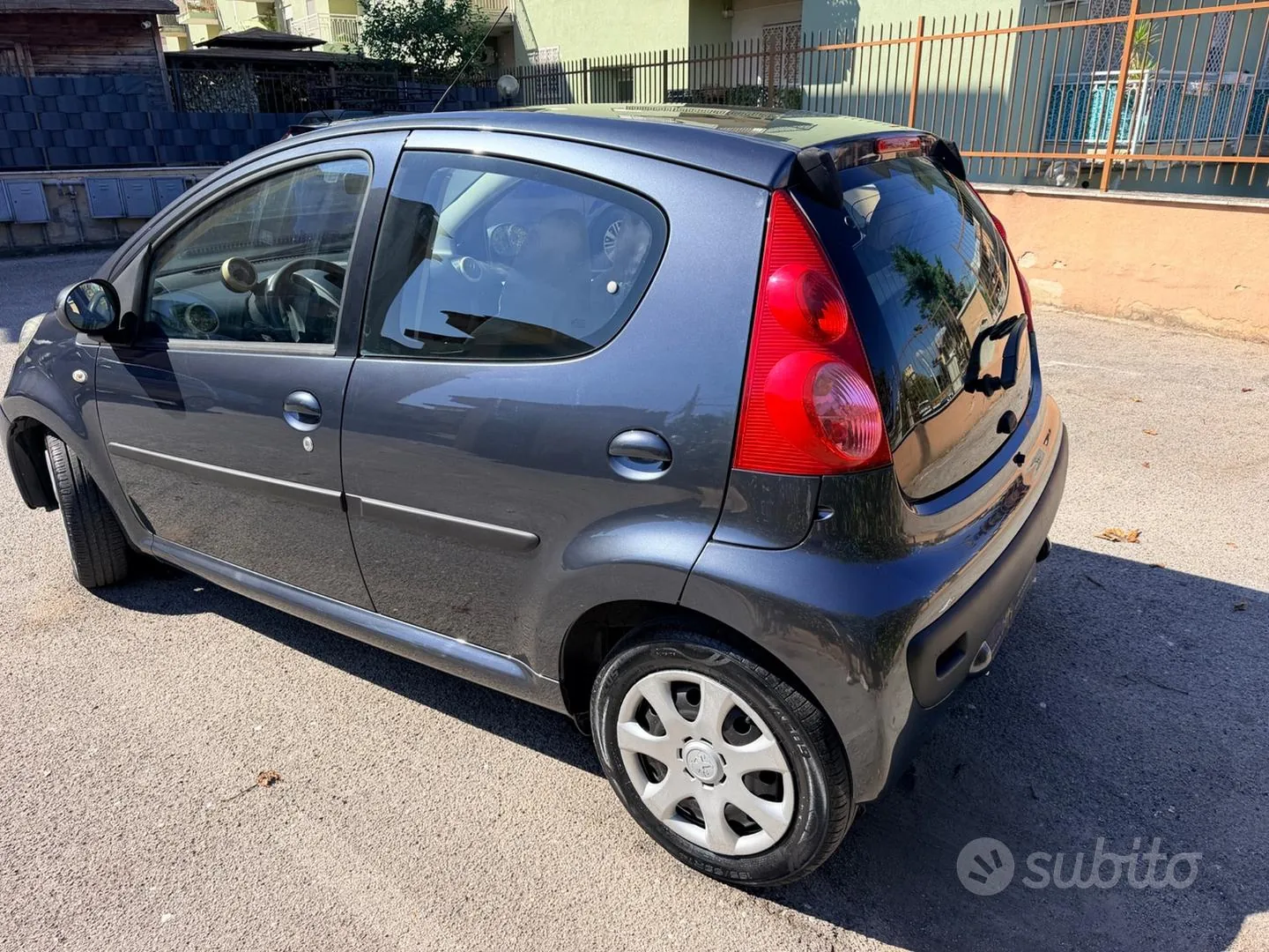Peugeot 107 2008 photo 3
