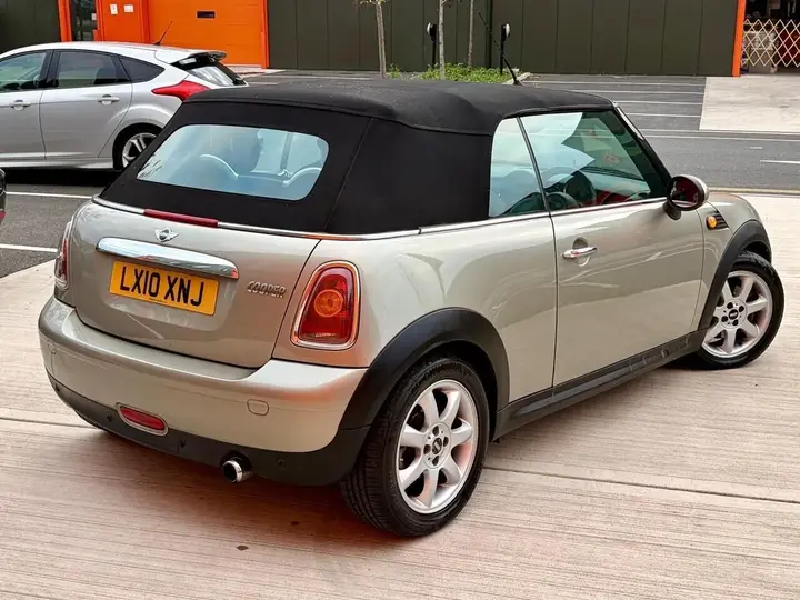 Mini Convertible 2011 photo 3