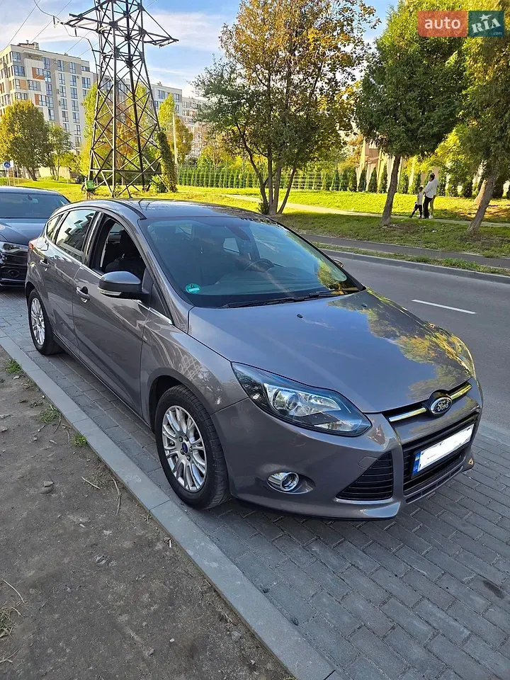 Ford Focus 2011 photo 2