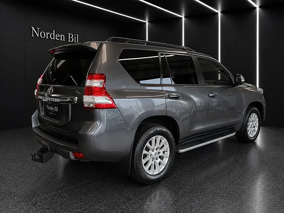 Toyota Land Cruiser 2017 photo 3