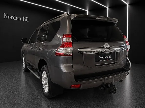 Toyota Land Cruiser 2017 photo 5