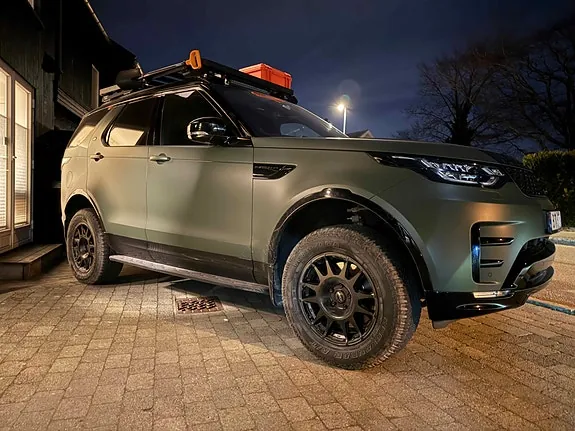 Land Rover Discovery 2017 photo 2