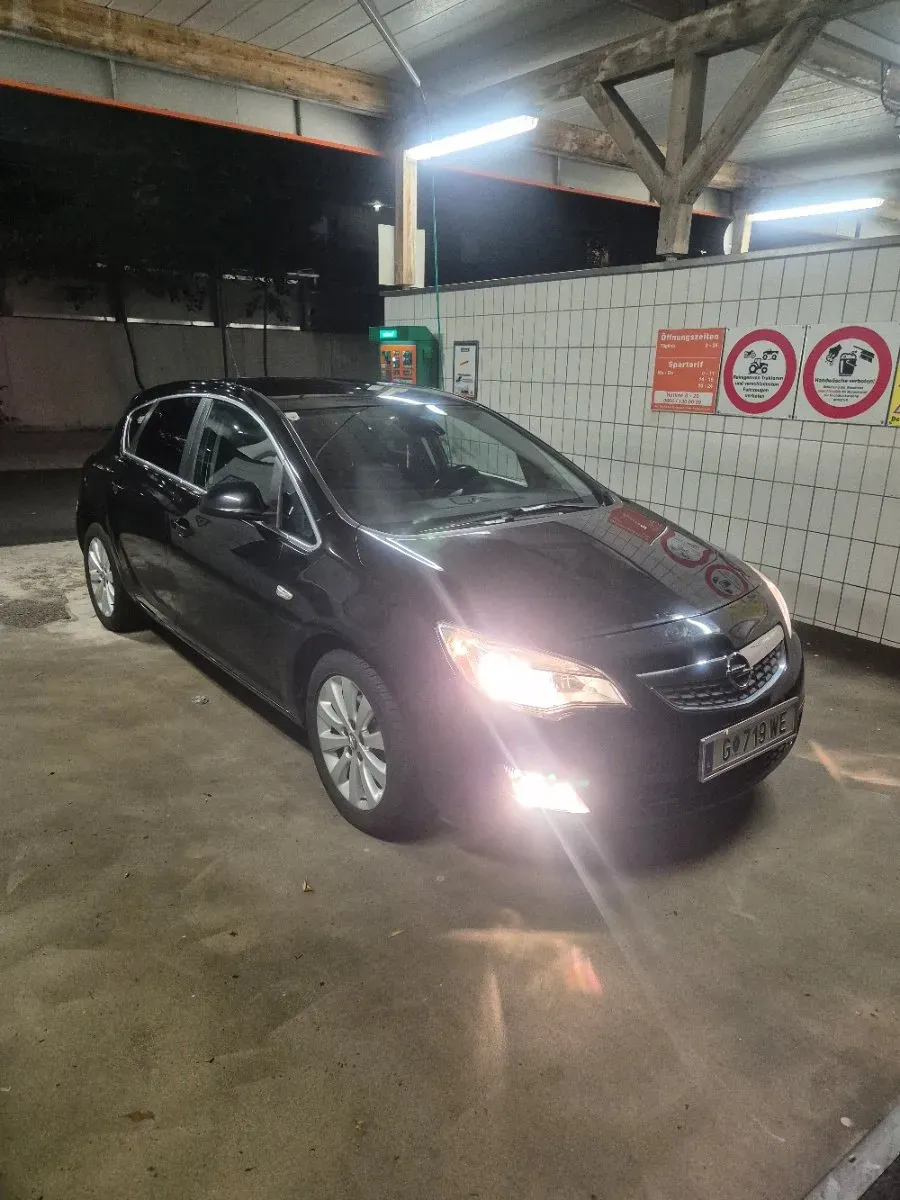 Opel Astra 2010 photo 3