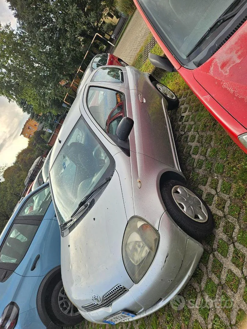 Toyota Yaris 2001 photo 2