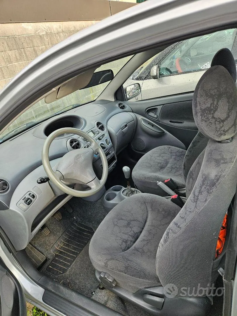 Toyota Yaris 2001 photo 5