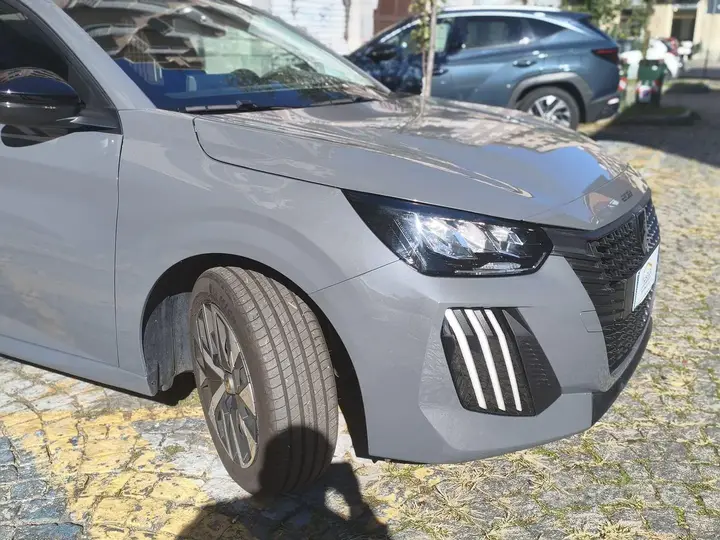 Peugeot 208 2024 photo 3