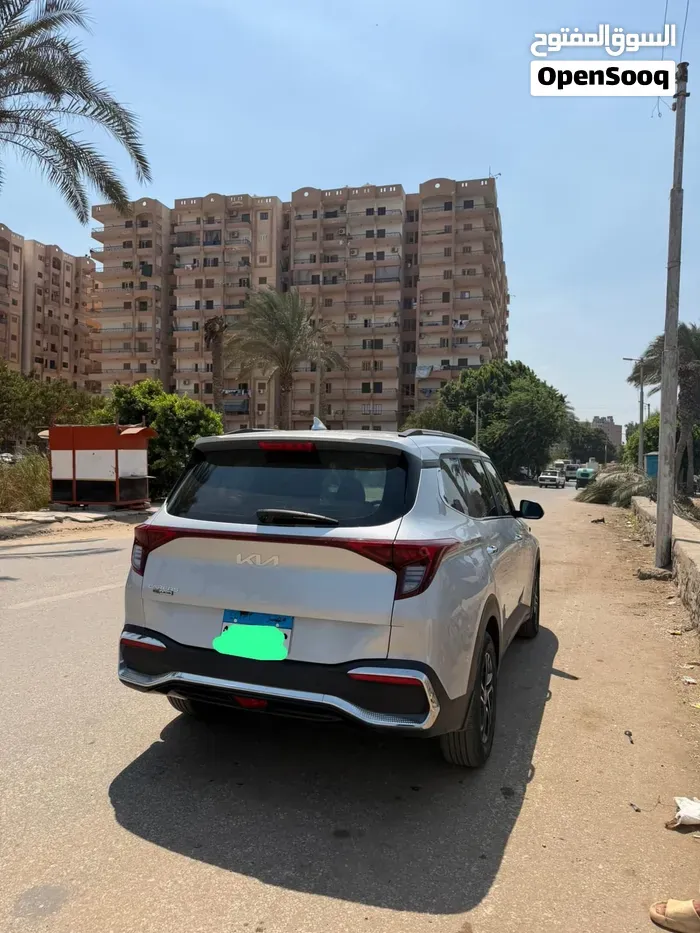 Kia Carens 2023 photo 2