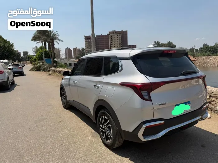Kia Carens 2023 photo 4