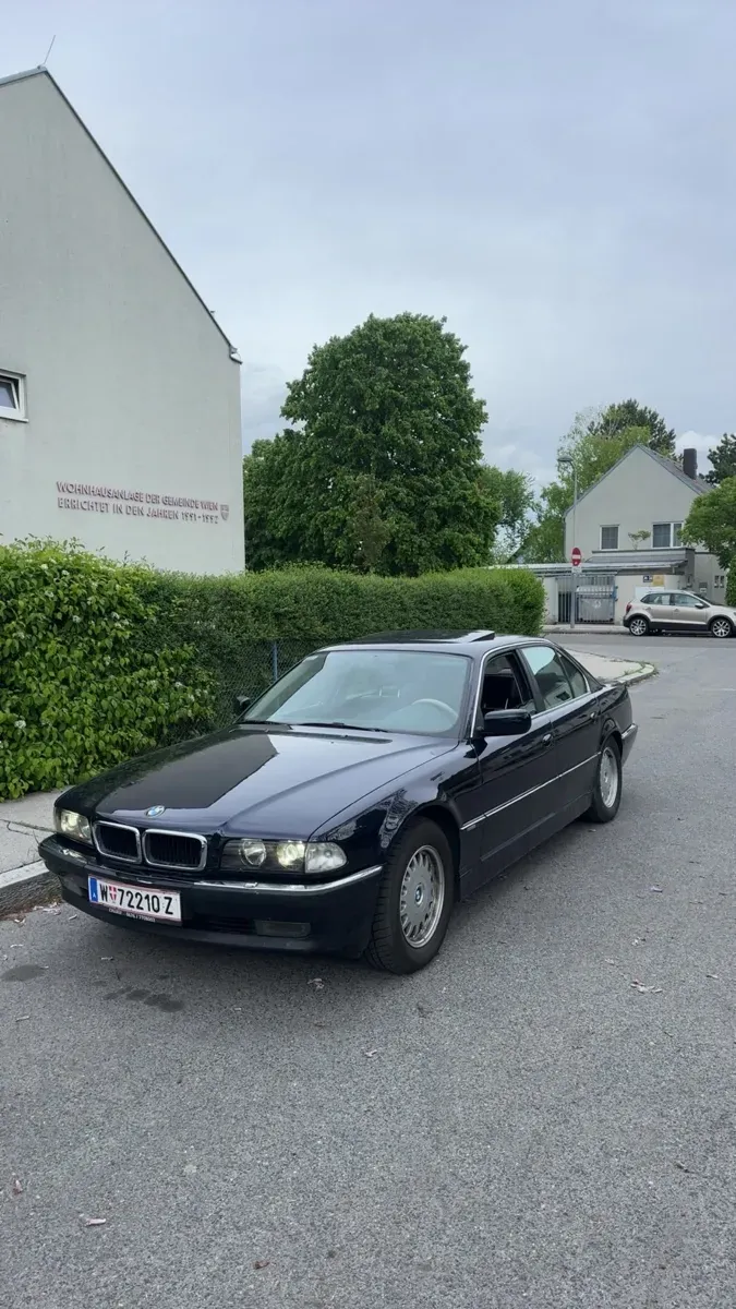 BMW 7 Series 1996 photo 2