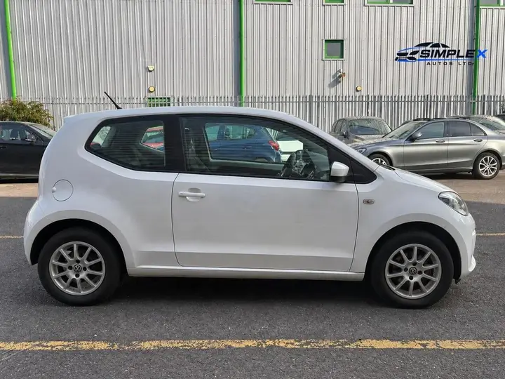 Volkswagen Up 2015 photo 2