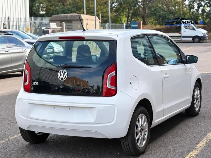 Volkswagen Up 2015 photo 3