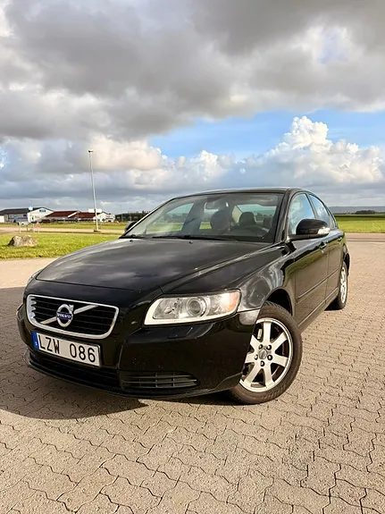 Volvo S40 2012 photo 2