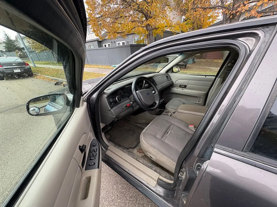 Ford Crown Victoria 2007 photo 3