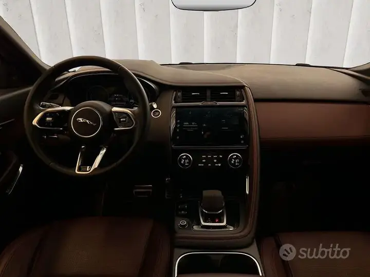 Jaguar E-Pace 2023 photo 4