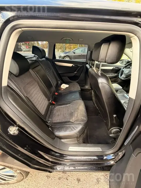 Volkswagen Passat B7 2011 photo 4