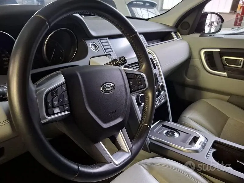 Land Rover Discovery Sport 2017 photo 3