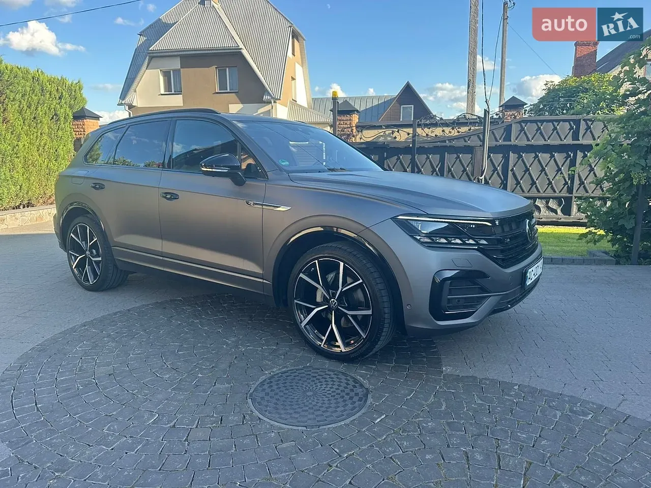 Volkswagen Touareg 2023 photo 2
