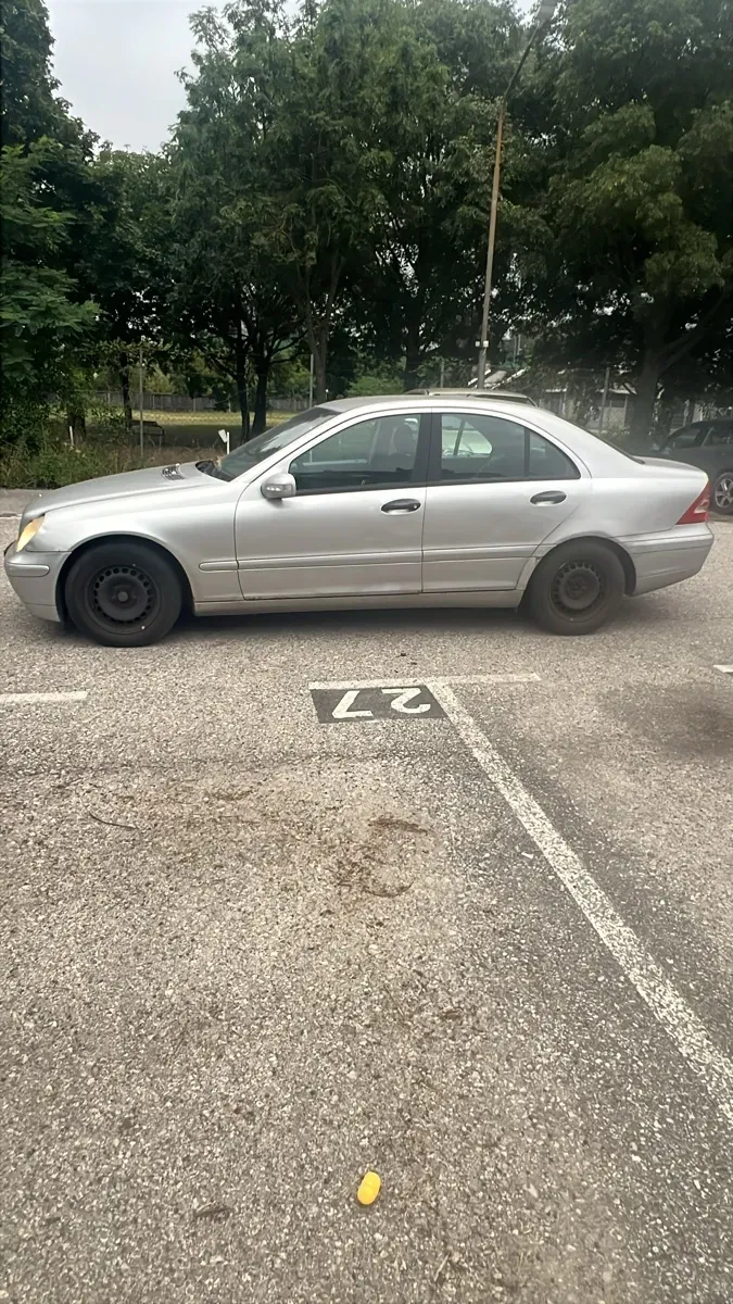 Mercedes-Benz C-Class 2003 photo 2