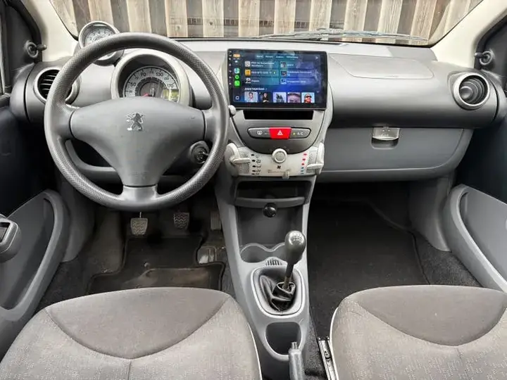 Peugeot 107 2011 photo 2