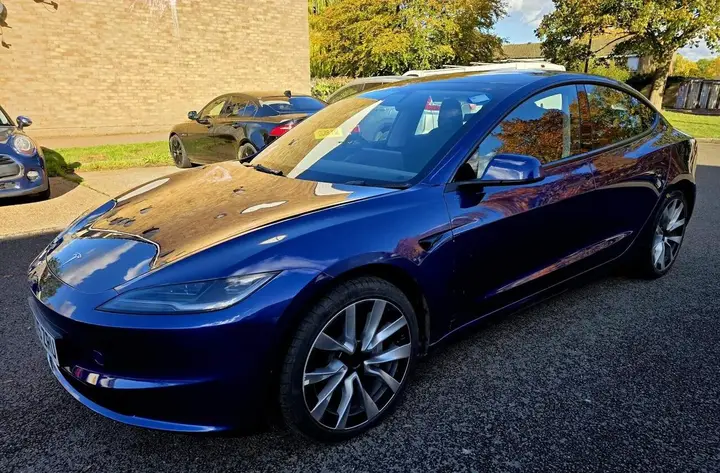 Tesla Model 3 2025 photo 2
