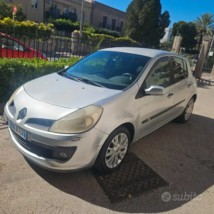 Renault Clio 2007 photo 2