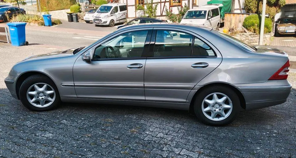 Mercedes-Benz C180