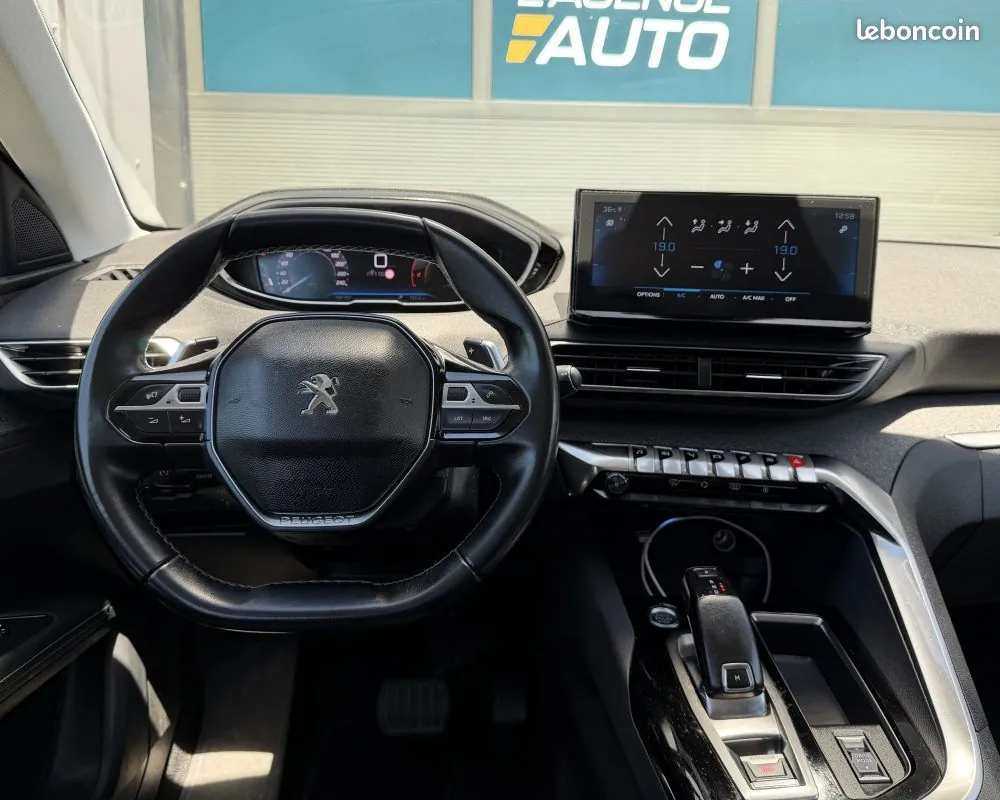 Peugeot 3008 2021 photo 2