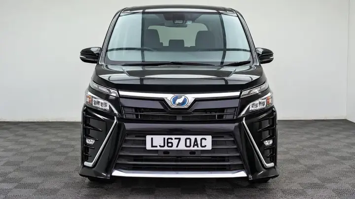 Toyota Voxy 2017 photo 5