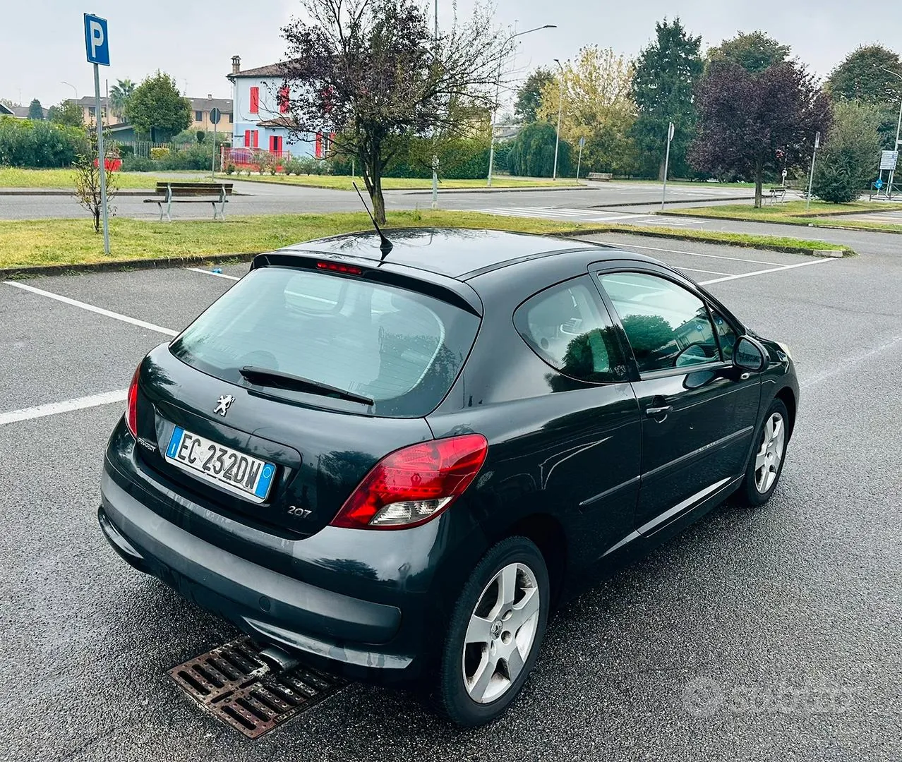 Peugeot 207 2011 photo 3