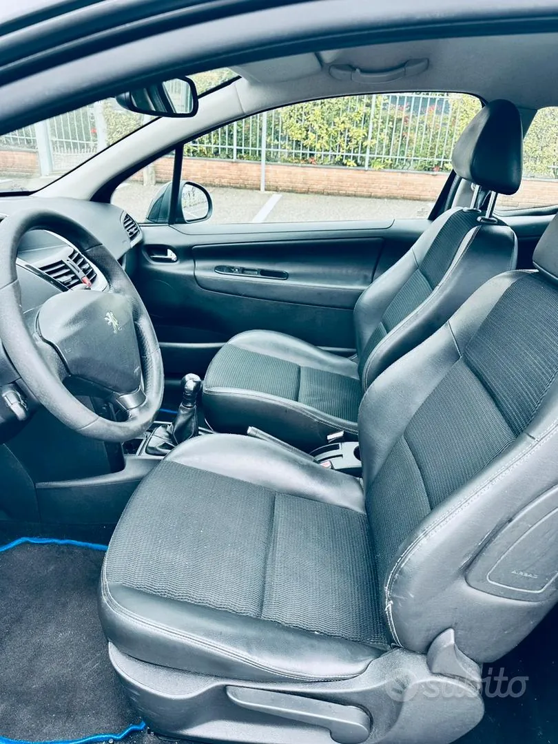 Peugeot 207 2011 photo 5