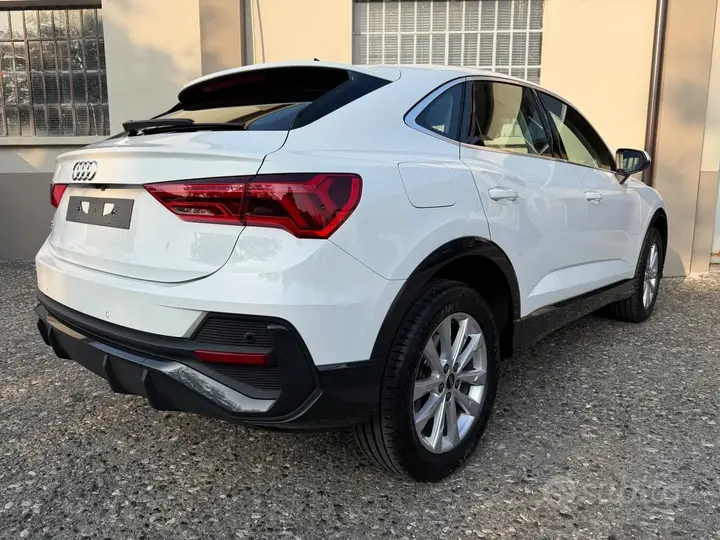 Audi Q3 2022 photo 4