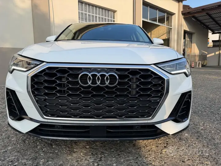 Audi Q3 2022 photo 2