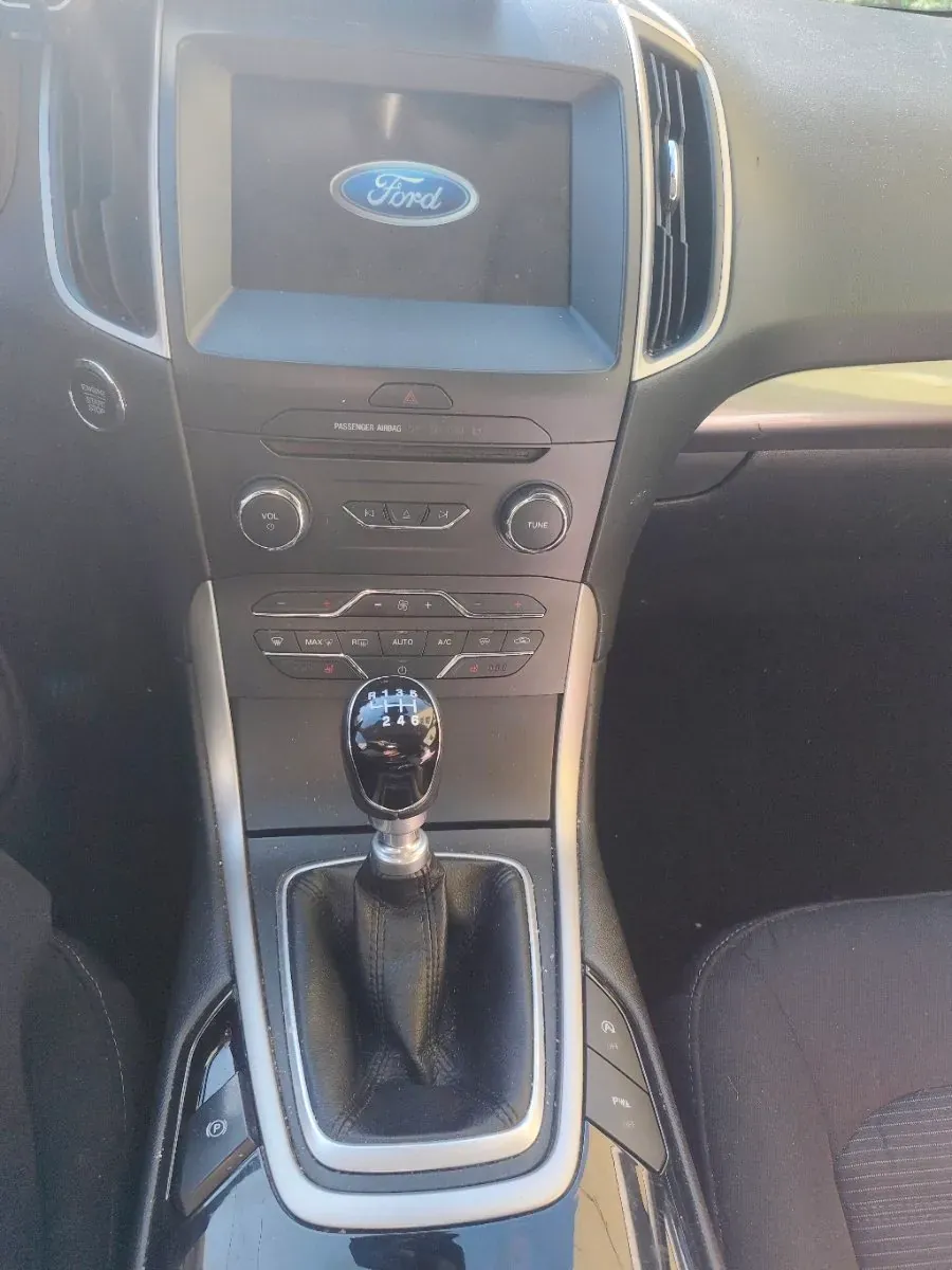 Ford Galaxy 2017 photo 2