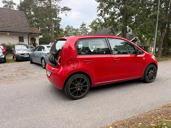 Volkswagen Up 2013 photo 4