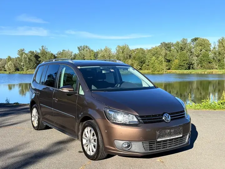 Volkswagen Touran 2011 photo 3
