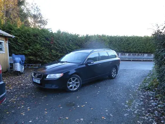 Volvo V70 2010 photo 2