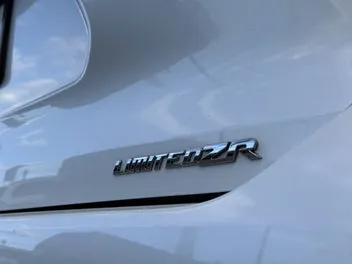 Toyota Highlander 2024 photo 3