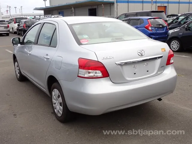 Toyota Belta 2010 photo 3