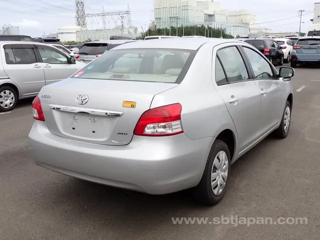 Toyota Belta 2010 photo 4