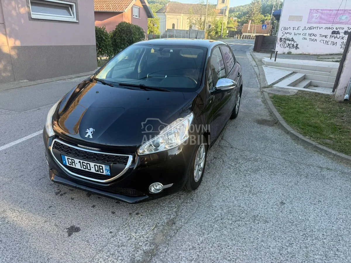 Peugeot 208 2014 photo 2