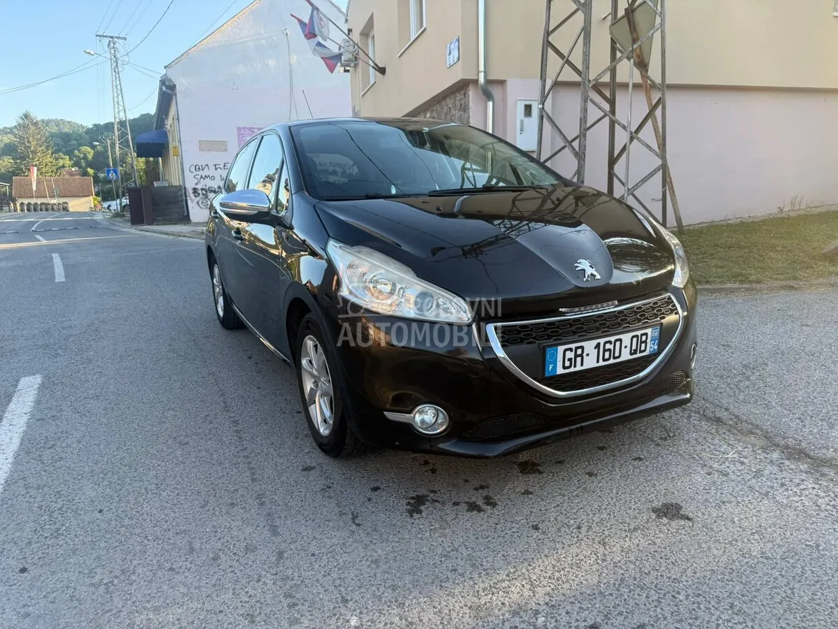 Peugeot 208 2014 photo 5