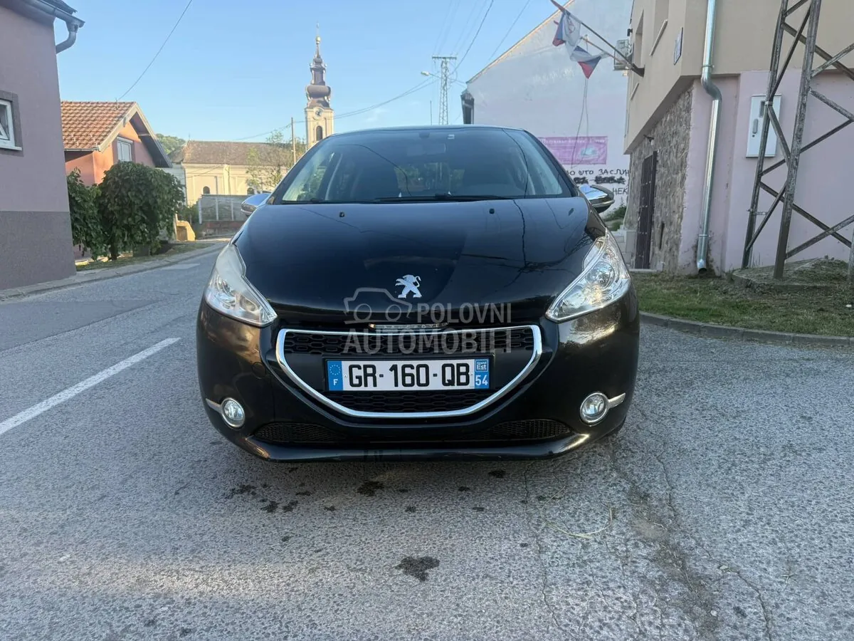 Peugeot 208 2014 photo 3
