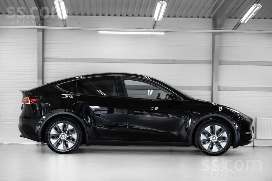Tesla Model Y 2023 photo 4