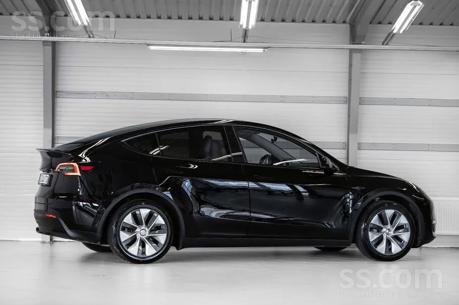 Tesla Model Y 2023 photo 3