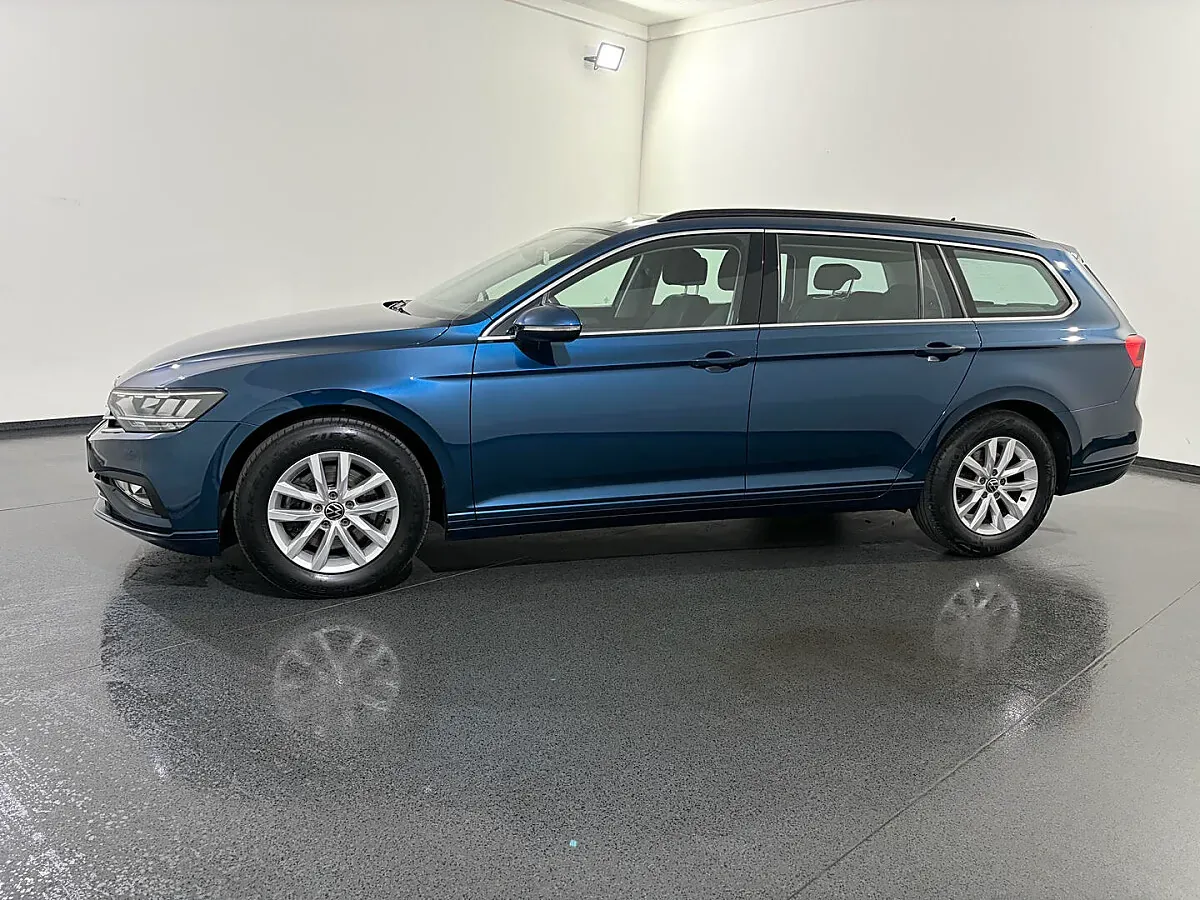 Volkswagen Passat 2023 photo 3